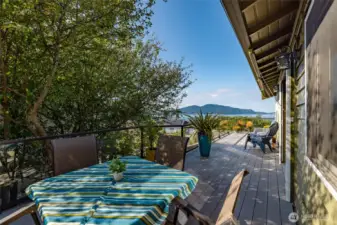 Wonderful deck with plenty of privacy to enjoy morning coffee, or an evening meal while watching the ferry arriving in from the San Juan Islands. Island living at it's finest.