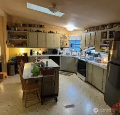 Kitchen w/eating area