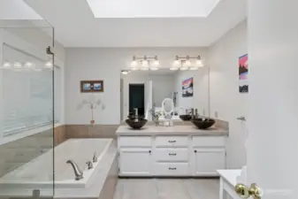 Ensuite primary bath