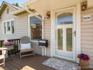 This Charmer, with a 93 walk score and very near the Lake, welcomes you.