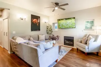 The gas fireplace in the living room makes for cozy warm evenings at home!