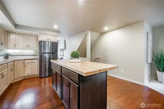 Beautiful Kitchen, perfect for entertaining or busy household