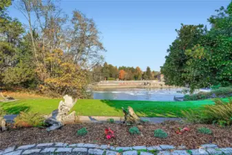 Commodore park- Next door with access to the locks
