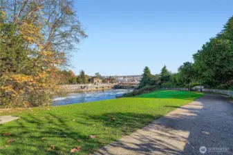Commodore park- Next door with access to the locks