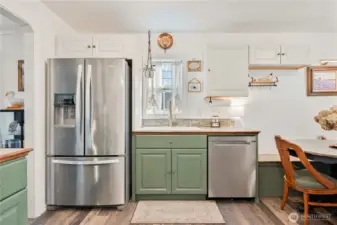 Beautiful eat in kitchen