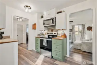 Beautiful eat in kitchen