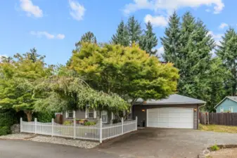 Charming single story home nestled off a cul-de-sac in the heart of Marysville awaits your arrival.