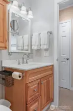 Updated hall full bathroom
