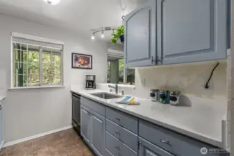 Bright kitchen updated with beautiful quartz countertops!