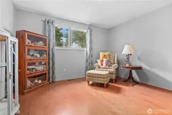 2nd bedroom