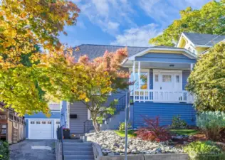 Adorable craftsman with tons of parking