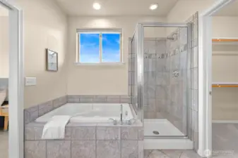 Soaking tub in primary bath