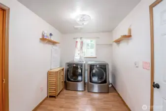 Stainless steel washer and dryer also stay!