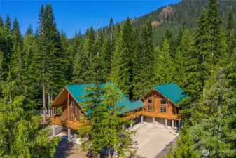 Nestled in a majestic mountain setting + short 15 minute drive to Snoqualmie Pass.