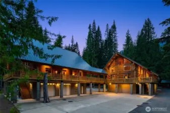 Escape to this private Lake Kachess sanctuary an hour from Seattle.