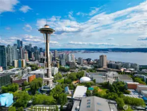 The condo is just a short stroll to the Seattle Center and the cultural core of Seattle.