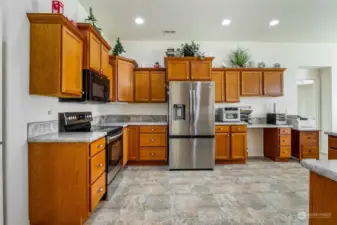 All the kitchen appliances are stainless steel and you have a lot of cupboard space!