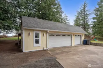 3 Car Garage / Shop