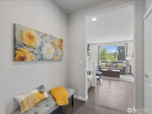 Bright, spacious entryway with 9' Ceilings