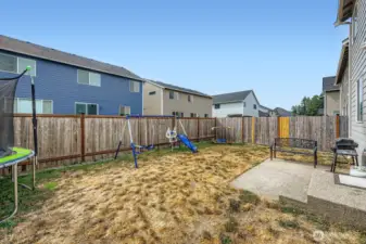 Fully fenced back yard!