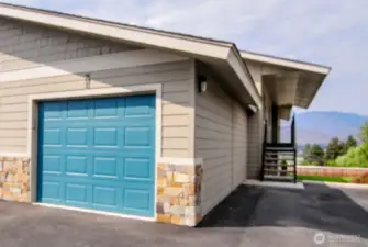 SINGLE CAR GARAGE & ASSIGNED PARKING SPOT