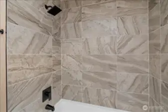 Main full   bathroom