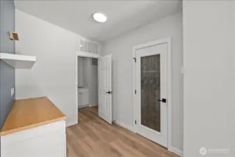 We  t-bar or office space?? Entry to pantry and utility room