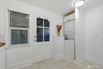 Kitchen, Laundry, Patio Door to Breezeway