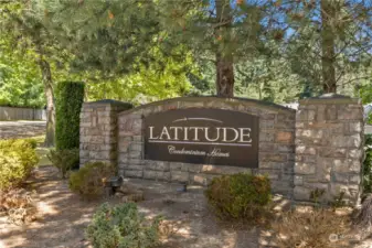 Latitude Condominums is easy care living. HOA dues cover, water, sewer, garbage, road and common area maintenance. Commute location is MINUTES to I-5, Hwy 99-Military Road, Hwy 167 or Hwy 509. You are super close to all amenities Federal way has to offer. Shopping, Medical, Automotive repair, Commons Mall, Taget, Costco, schools and more.