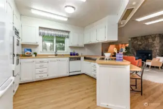 Open and Spacious Easy Step Kitchen