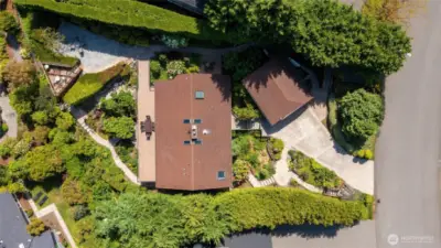 An overhead view of the property with the view to the left and the street to the right