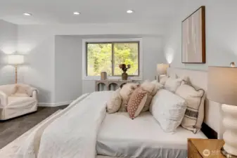 King size furnishings w/lounge area.....this room is  a serene retreat!