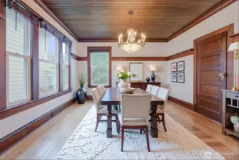 Virtual staged dining room