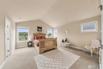 Huge Primary Suite