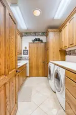 Laundry / Sink / Storage