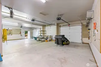 Interior Shop 2