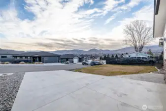 VIEWS! (and super close to Apple Loop Trail)