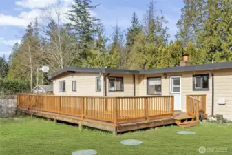 Beautiful new back deck!