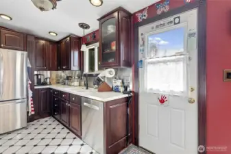 Lots of cabinets and counter space with stainless appliances