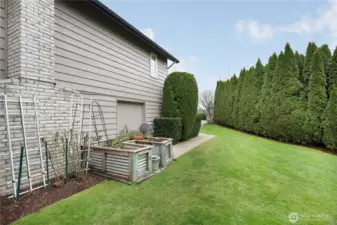 Side Yard - Yes 4th garage door for golf cart parking!