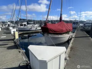 Slip B28 at Murphy’s Landing Marina, downtown Gig Harbor — 32’ Puget Sound moorage with corner positioning and easy dock access. Includes Dock Box.