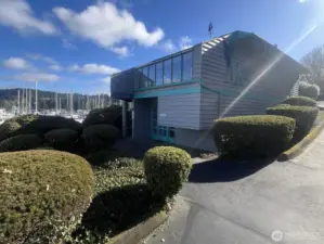 Murphy’s Landing Marina clubhouse in downtown Gig Harbor featuring kitchen, laundry facilities, showers, and harbor-view deck.