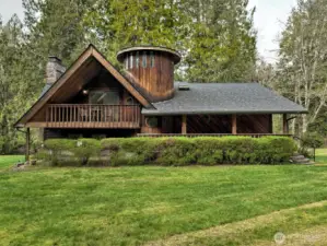 Isn't it amazing! Such a gem nestled in the woods!