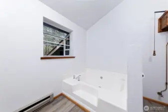 The tub in the primary bathroom.