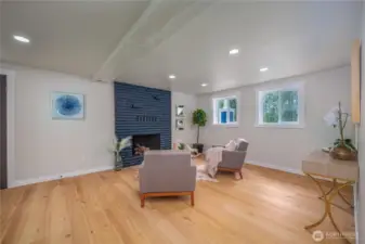 Very nice size family room for entertaining.