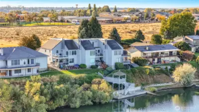 Easy-going, lakeside lifestyle—welcome home to Ka-Mi-Akin Condos!