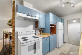 Lots of storage in the kitchen