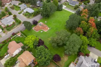 Oakbrook Park, very short walk from the house