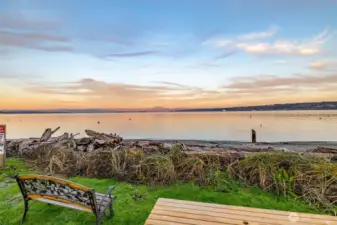 The Cascade View Community features include private beach, park, boat launch, boat house.