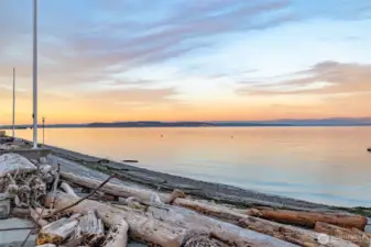 The Cascade View Community features include private beach, park, boat launch, boat house.